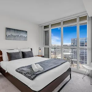  Apartment Downtown Canada